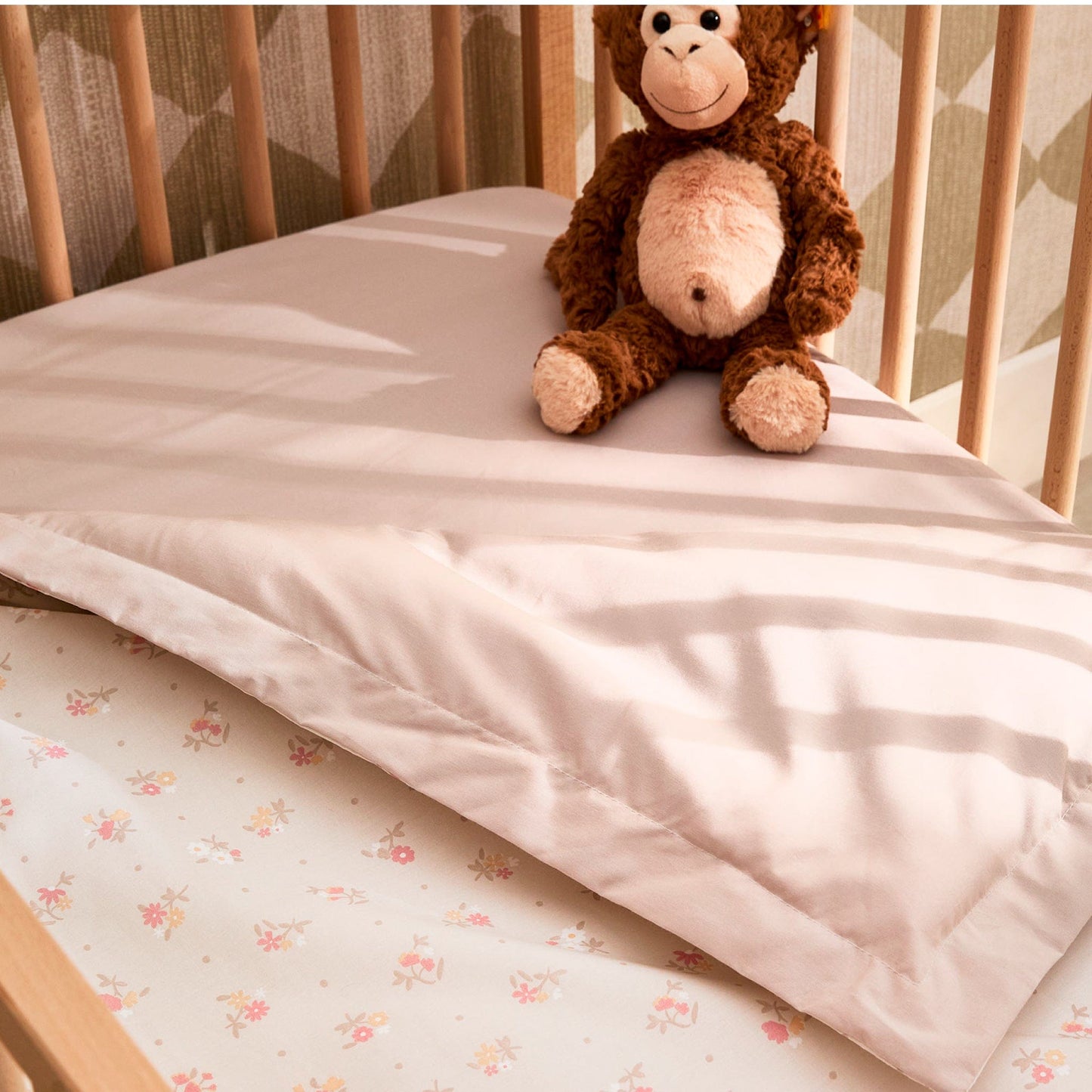 4 pieces crib set - Flowers
