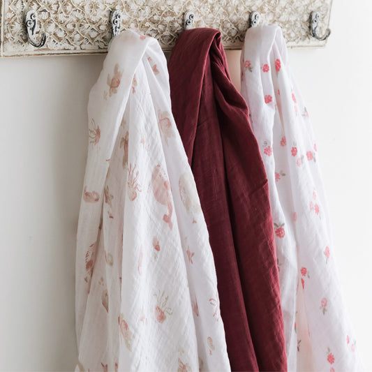 Cotton muslin swaddle - Raspberries