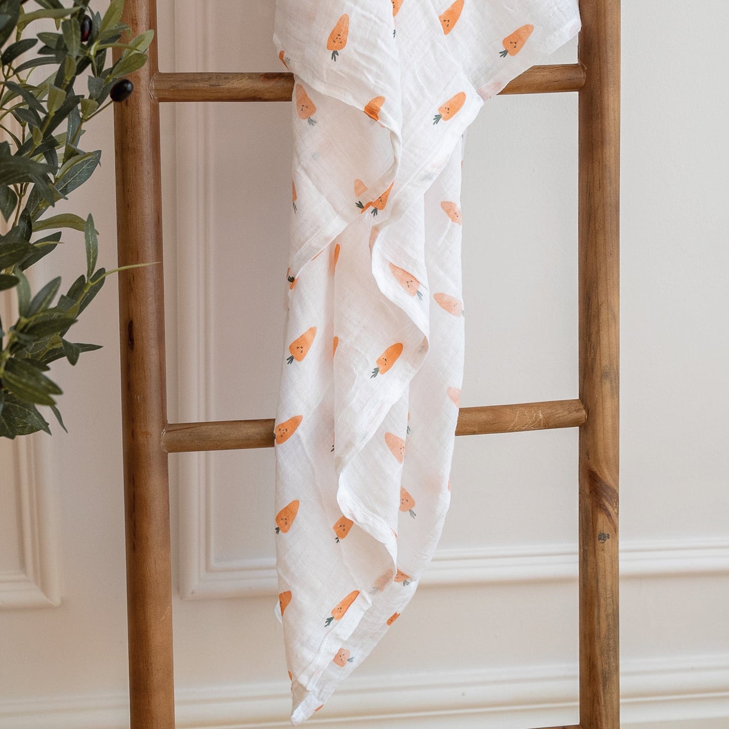 Cotton muslin swaddle - Carrots