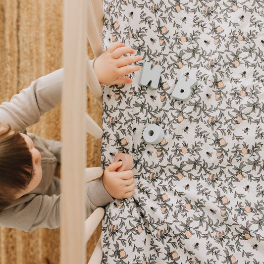 Crib flat sheet - Honeybees by Solange Pilote