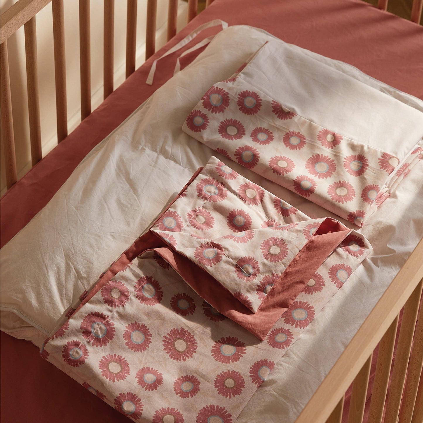 4 pieces crib set - Lillies