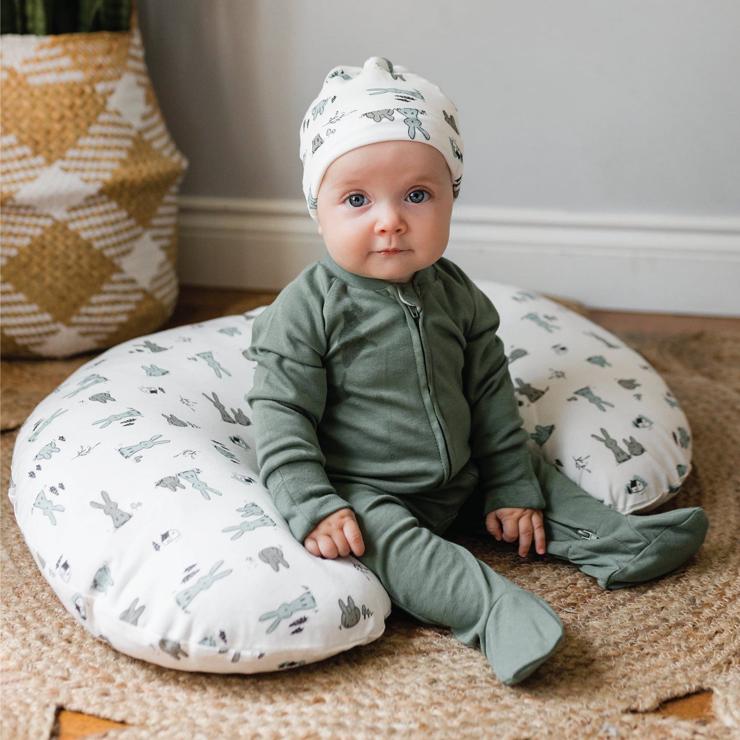 Newborn bamboo knotted hat - Bunnies