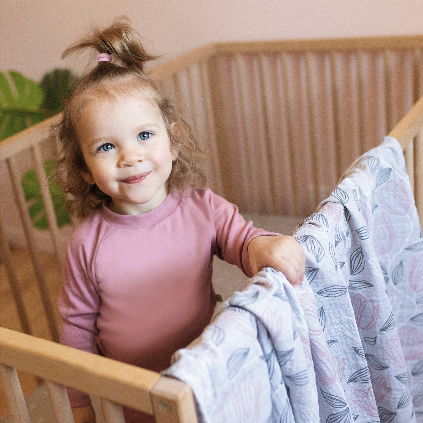 Cotton muslin swaddle - Tulips | Partnership