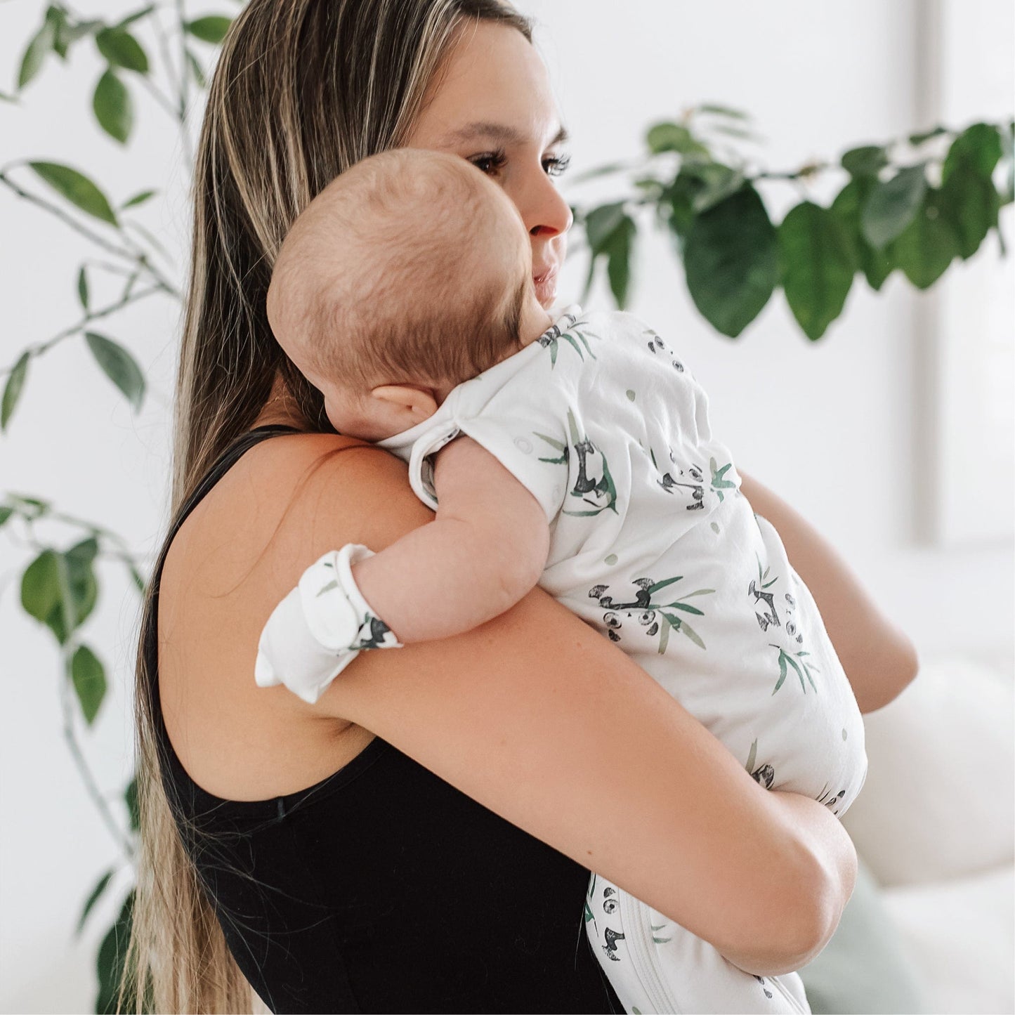 Bamboo newborn sleep bag - Pandas (1.0 tog)