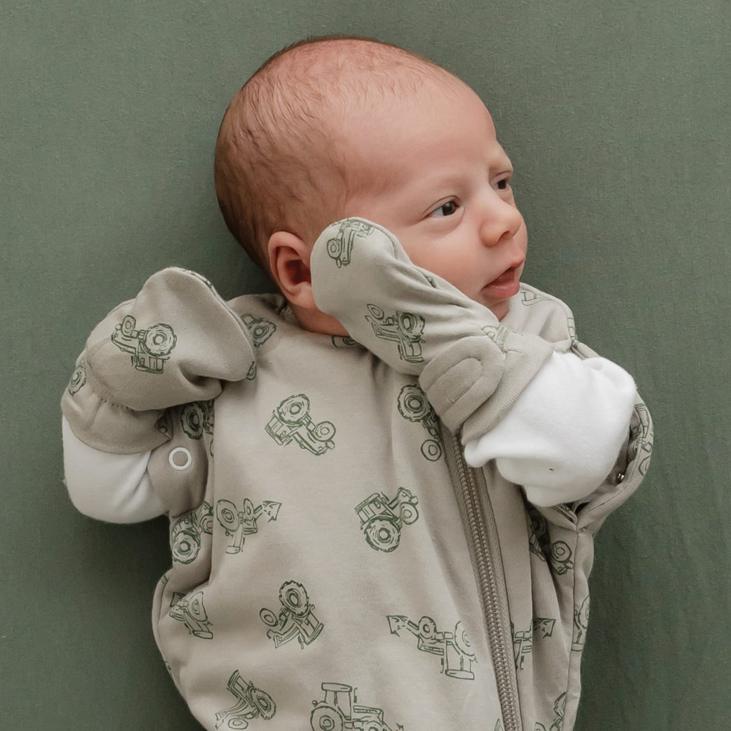 Bamboo scratch mittens - Tractors