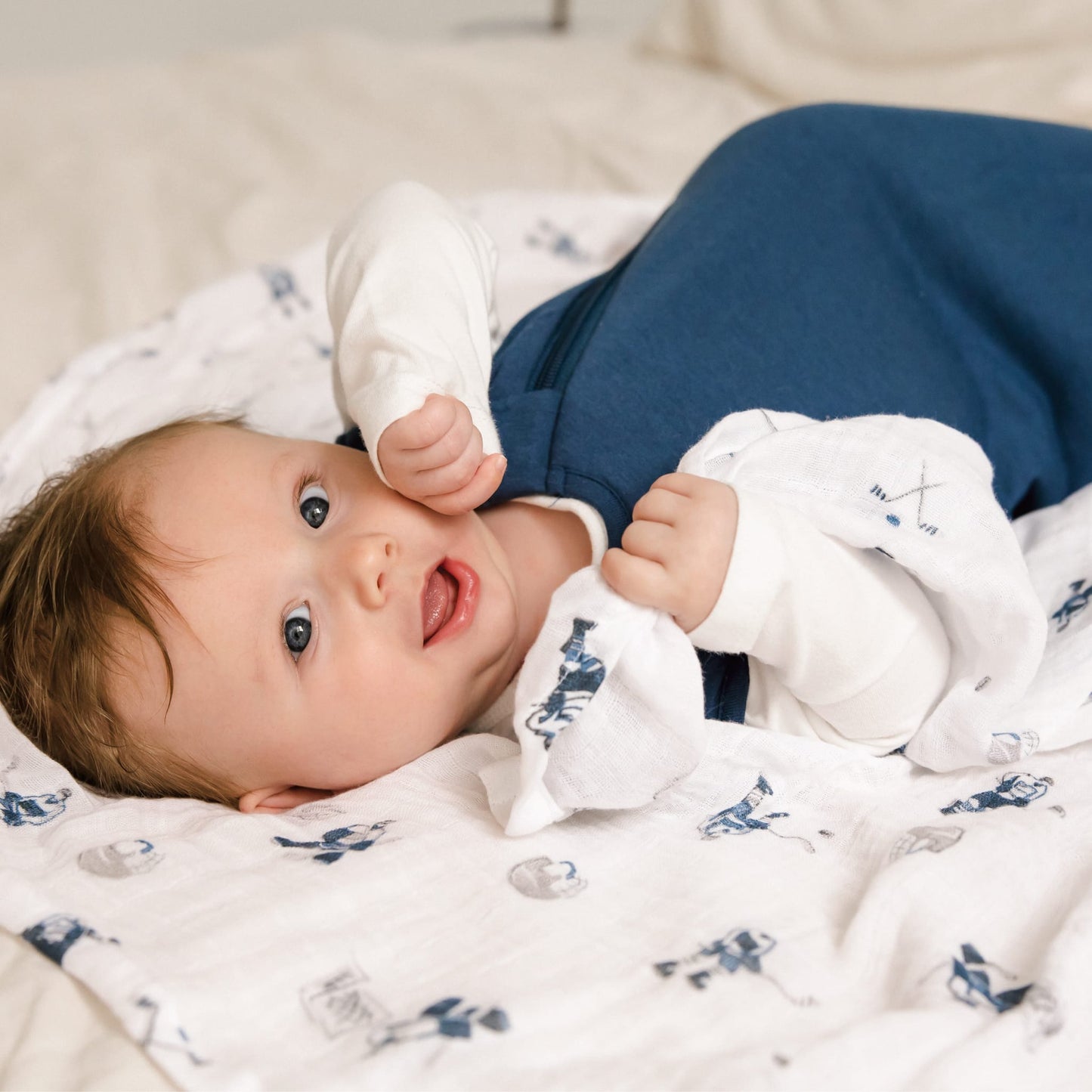 Cotton muslin swaddle - Hockey (ETS OCTOBER)