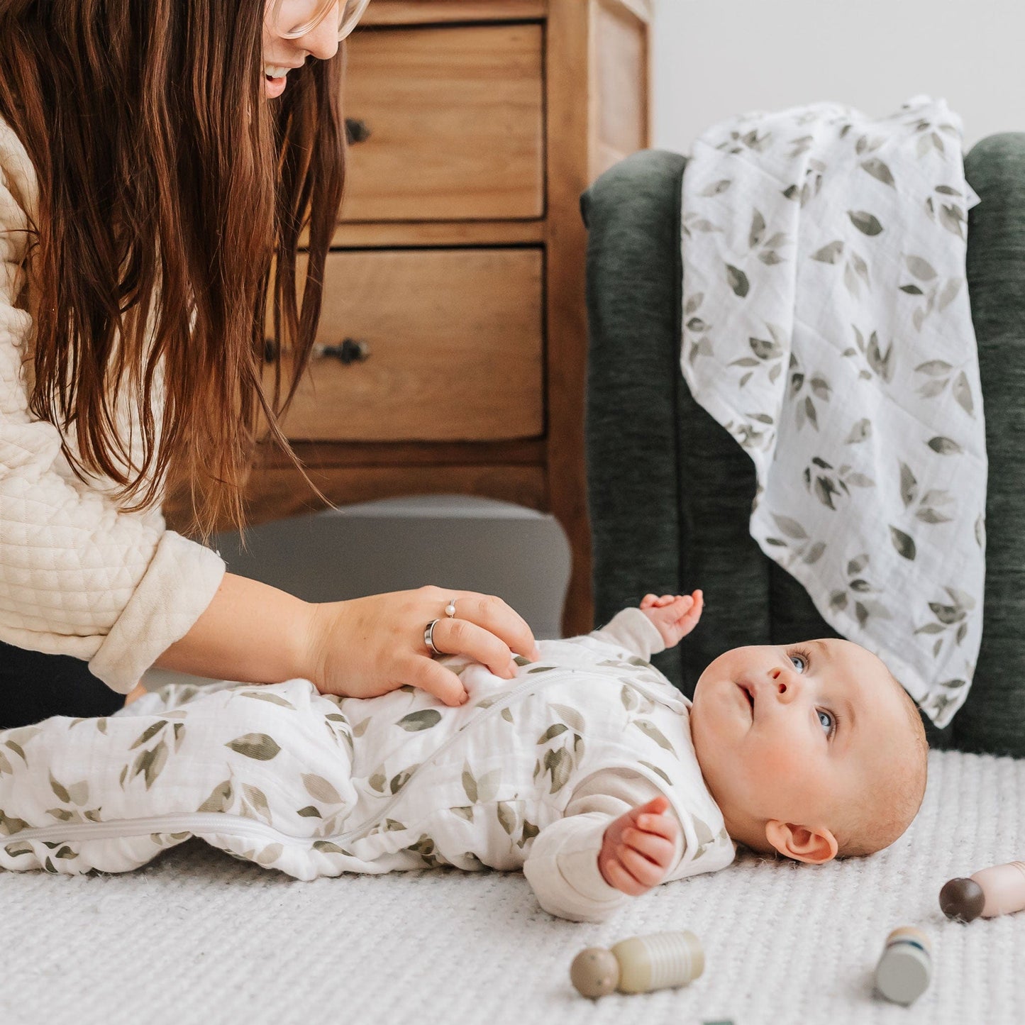 Cotton muslin sleep sack - Leaves (0.7 tog)