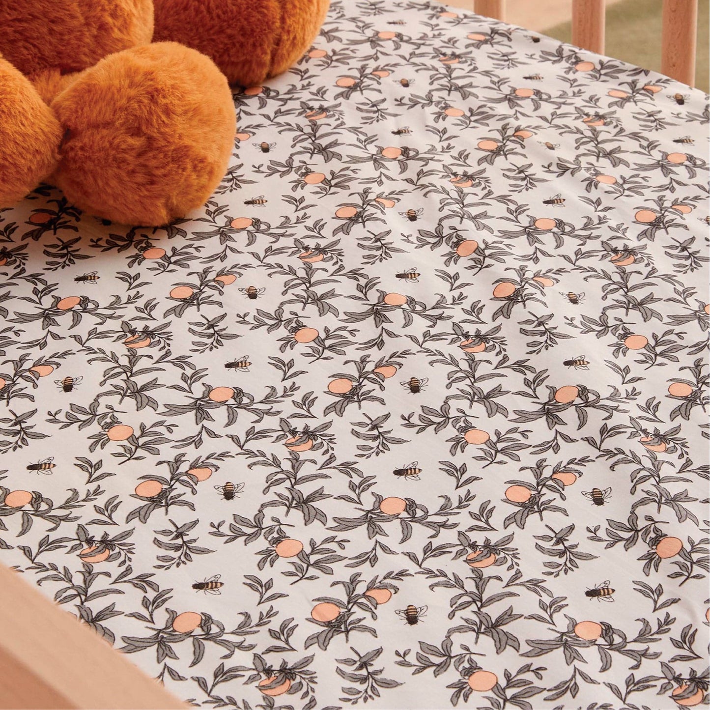 Crib fitted sheet - Honeybees by Solange Pilote